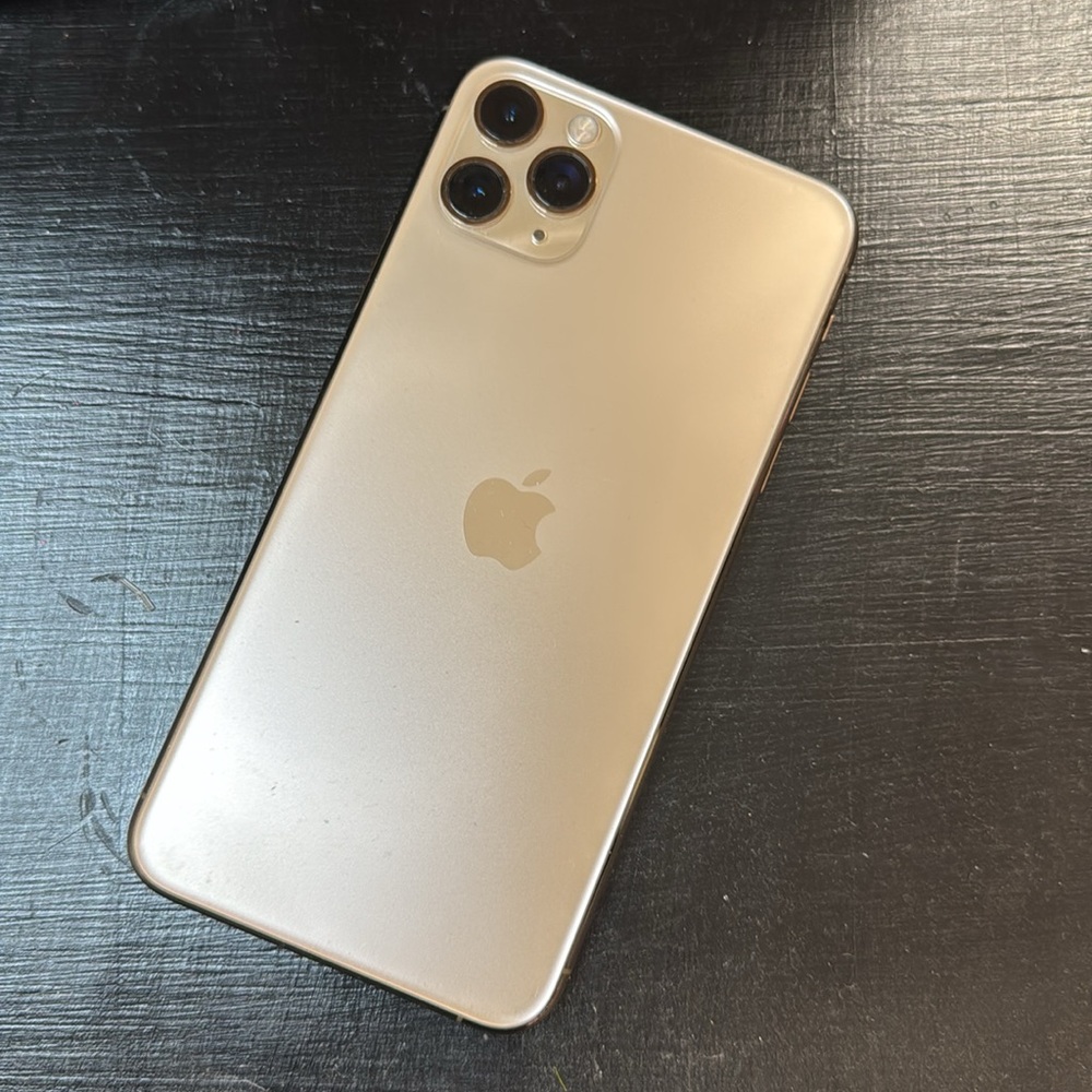 iPhone 11 Pro Max 64 GB - Picture 3 of 5